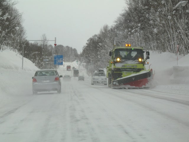 雪道のスタックに注意 タイヤの脱出方法と必要な装備 激安タイヤ交換 東京タイヤ流通センター