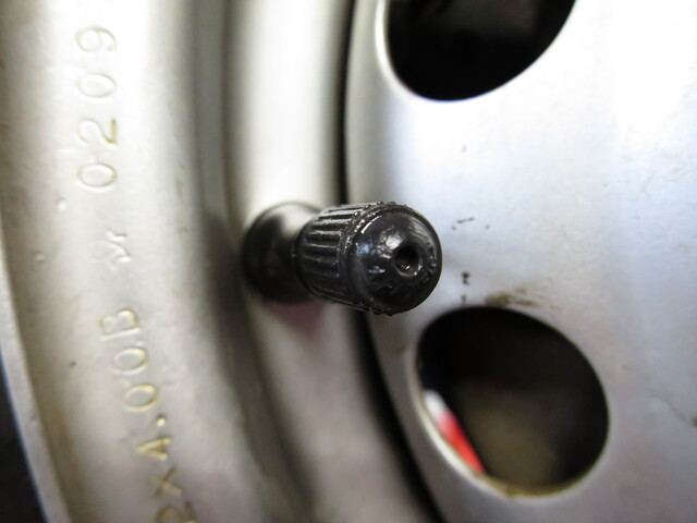 タイヤのバルブ交換は本当に必要 タイミングや費用についても解説します 激安タイヤ交換 タイヤ流通センター