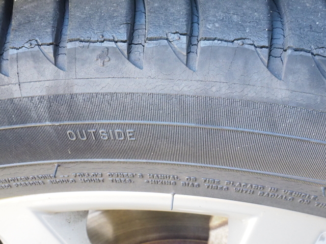 夏タイヤの寿命はどのくらい 交換目安や確認方法を徹底解説 激安タイヤ交換 タイヤ流通センター