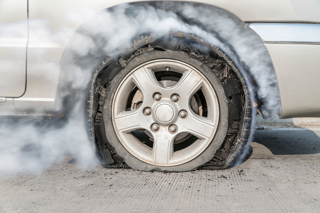 タイヤのパンクが急増中 夏の猛暑対策は パンクの原因と対策を徹底解説 激安タイヤ交換 タイヤ流通センター
