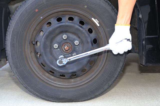 タイヤ交換時の締め付けトルクの重要性と管理方法について解説 激安タイヤ交換 タイヤ流通センター